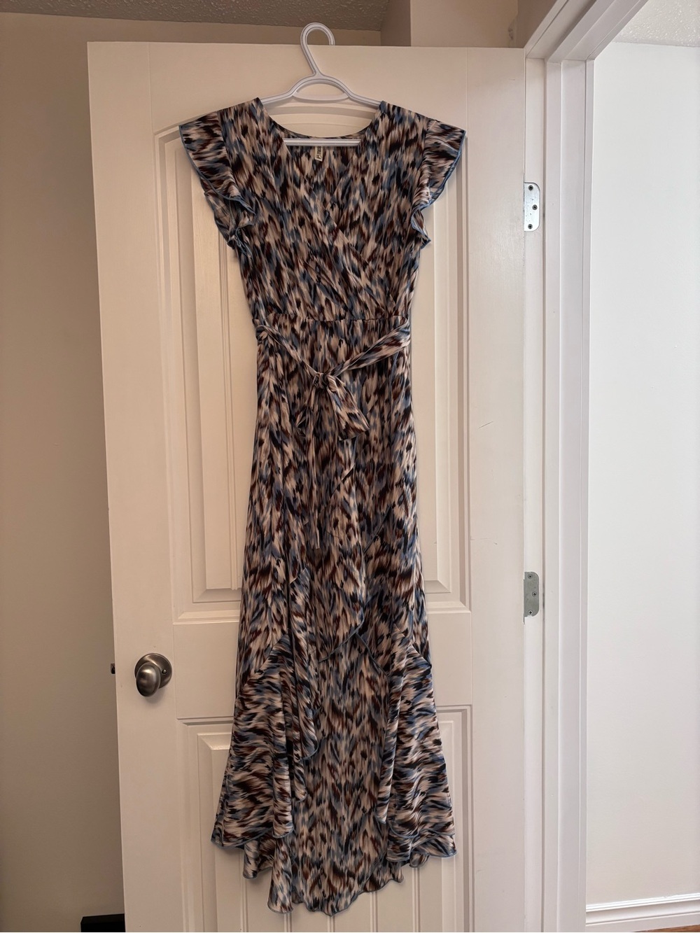 Flutter-Sleeve High-Low Maxi Dress in Blue and Brown